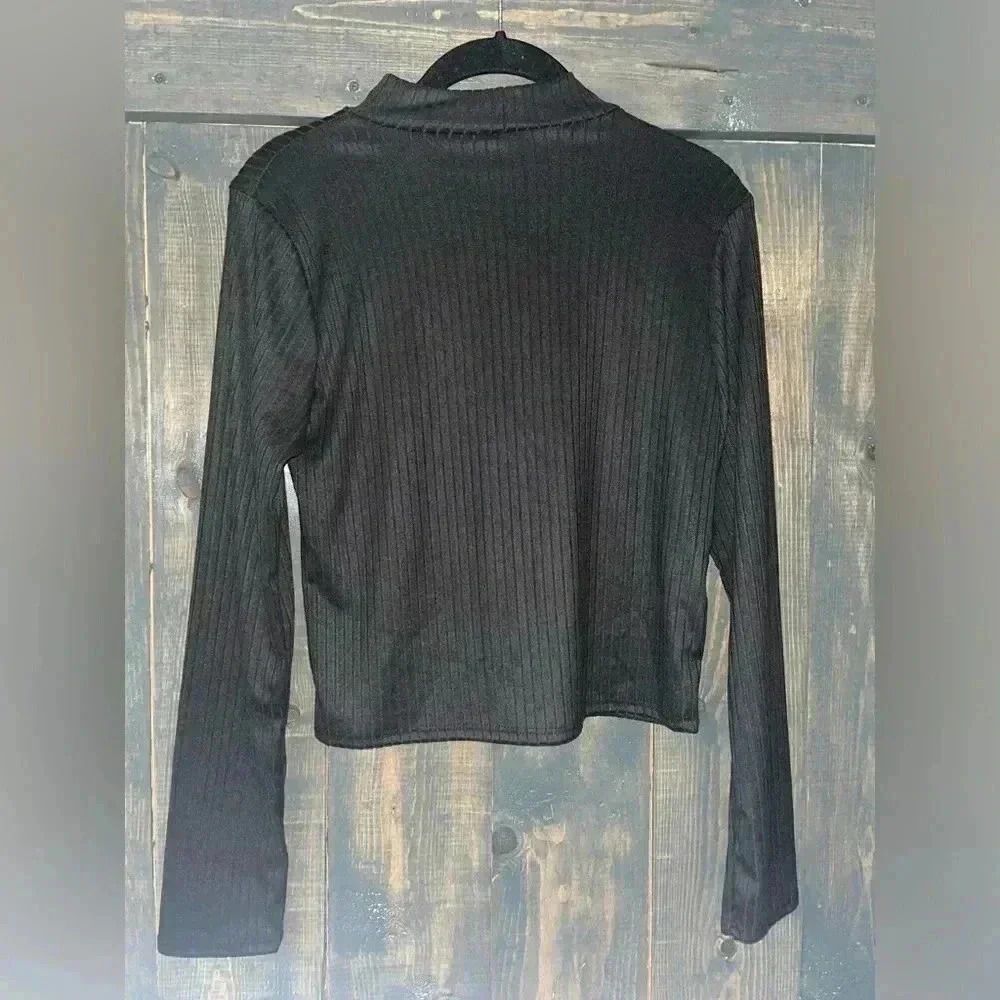 Black Ribbed Mock Neck Long Sleeve Crop Top Minimalist Basic Casual - Picture 3 of 5